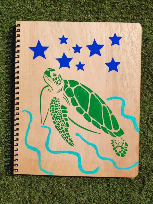 Cuaderno de madera personalizable Nadando en el Destino