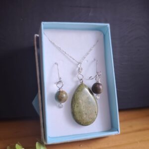 Conjunto de plata piedra unakita (aros, collar y cadena)