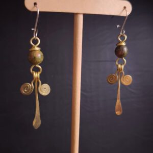 danzantes en bronce con unakita